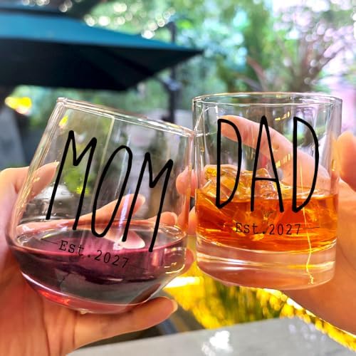 New Parents Glass Gift Set, Dad Mom Est 2027 Novelty Wine Glasses - Image 4