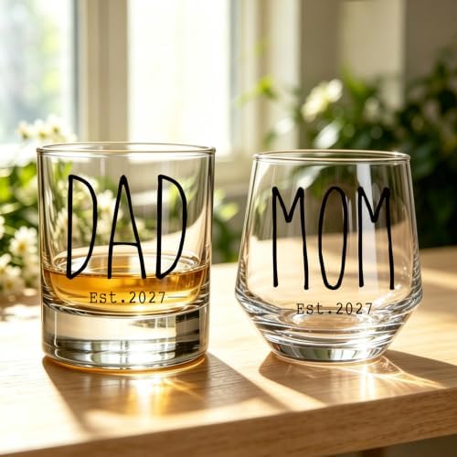 New Parents Glass Gift Set, Dad Mom Est 2027 Novelty Wine Glasses - Image 3