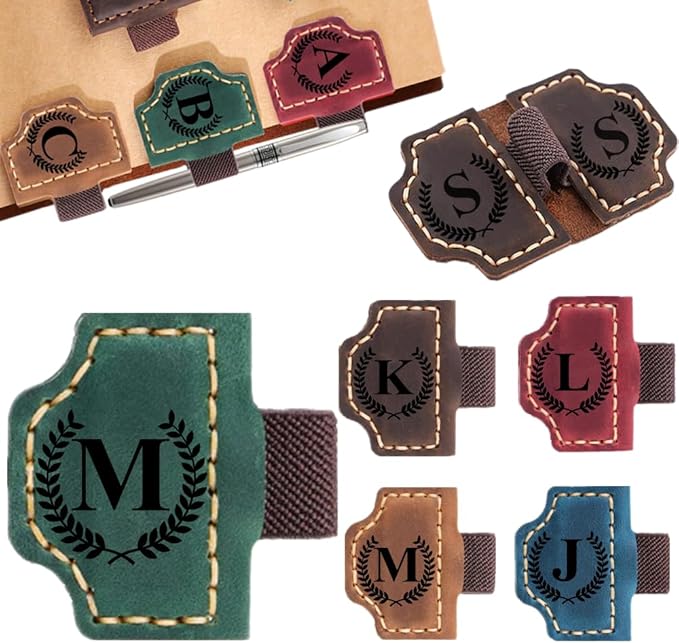 Custom Bookmark with Pen Holder with 26 Letters Personalized Magnetic Leather Book Mark, Customized Name Book Marker Clip with Initial for Men Women, Gifts for Book Lovers, Readers, (Green, M)