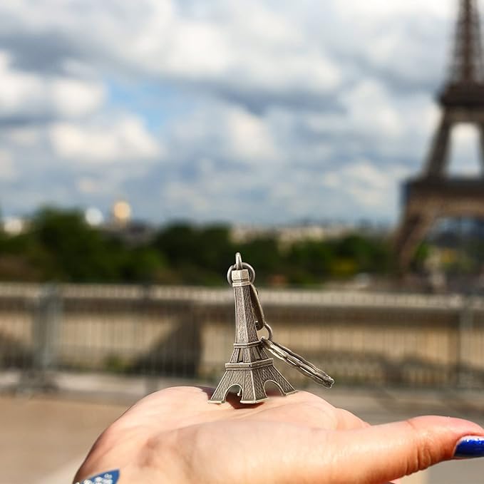 Junkin 30 Pieces Eiffel Tower Keychain Retro Decorations Purse Charms Statue Model Prom Keychain French Souvenirs