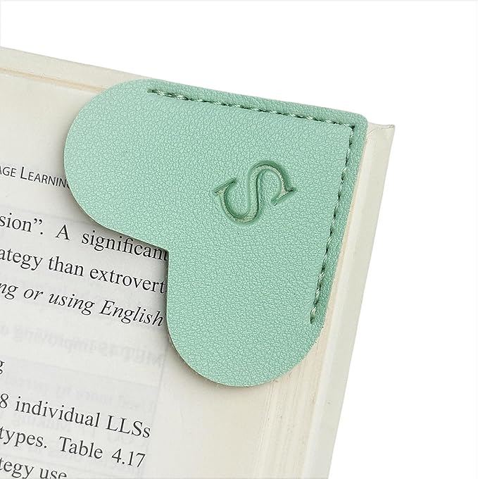 MOTEERLLU Personalized Leather Heart Bookmark with Initial, Cute Letters Custom Corner Book Mark for Reading Women, Teacher, Student, Book Lovers Gifts, Book Accessories (Green, S)