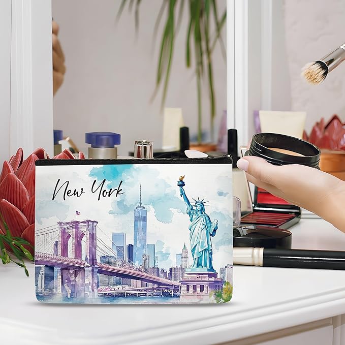 New York Makeup Bag, Watercolor NYC Travel Cosmetic Pouch, New York Souvenir Gift for Women, USA-Themed Toiletry Organizer for Trips & Daily Use