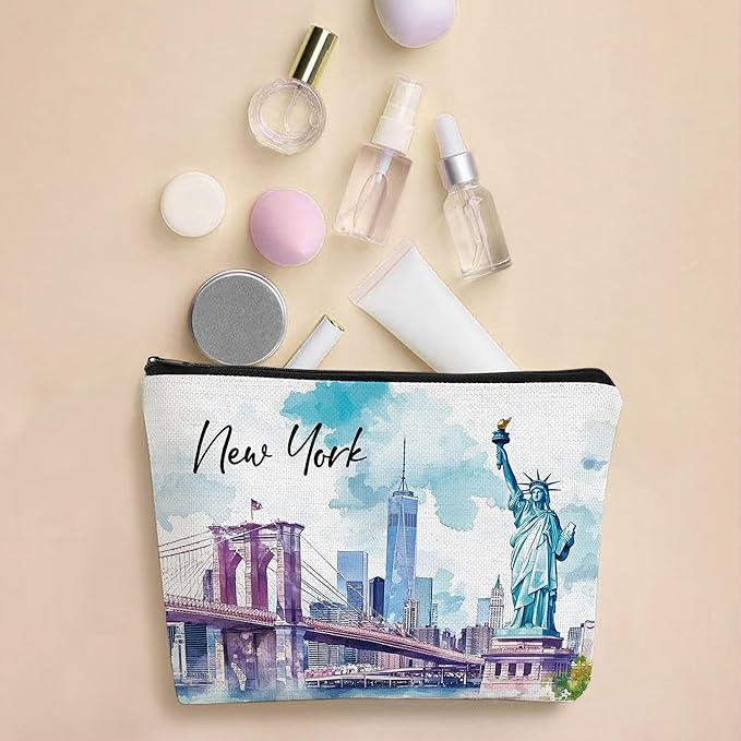 New York Makeup Bag, Watercolor NYC Travel Cosmetic Pouch, New York Souvenir Gift for Women, USA-Themed Toiletry Organizer for Trips & Daily Use
