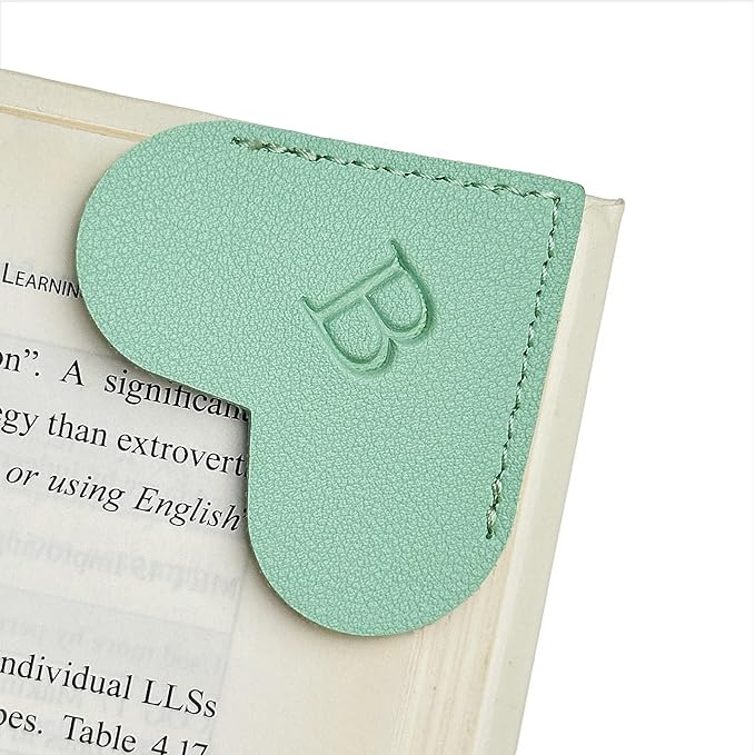MOTEERLLU Personalized Leather Heart Bookmark with Initial, Cute Letters Custom Corner Book Mark for Reading Women, Teacher, Student, Book Lovers Gifts, Book Accessories (Green, B)