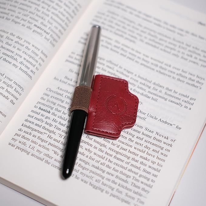 Personalized Magnetic Bygone Mark Bookmark with Pen Holder, 26 Letters Name Initial Custom Leather Book Mark for Women, Gifts for Book Lovers and Readers (Green,N)